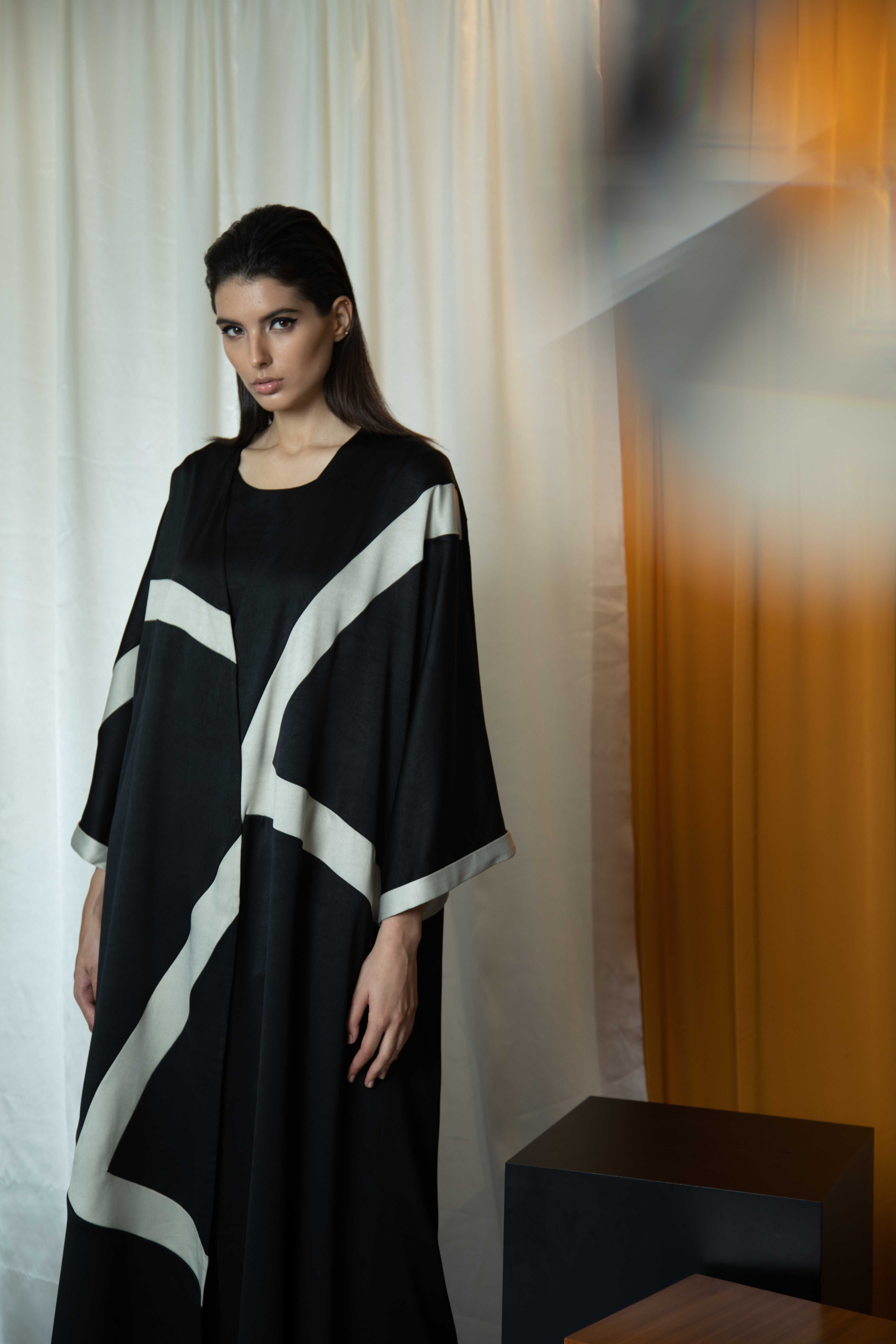 Black Abaya  with Stripe Detail BLANC  8 3